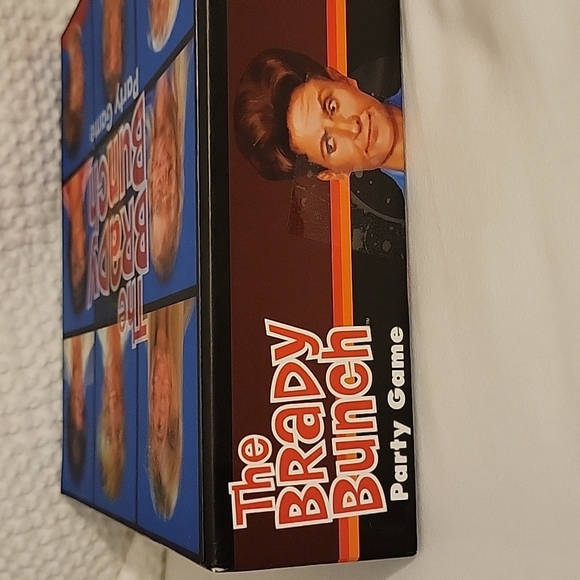 The Brady Bunch Party Board Game 3D Box Nostalgic Toy Card Game 3-8 players 9+ - Picture 5 of 7